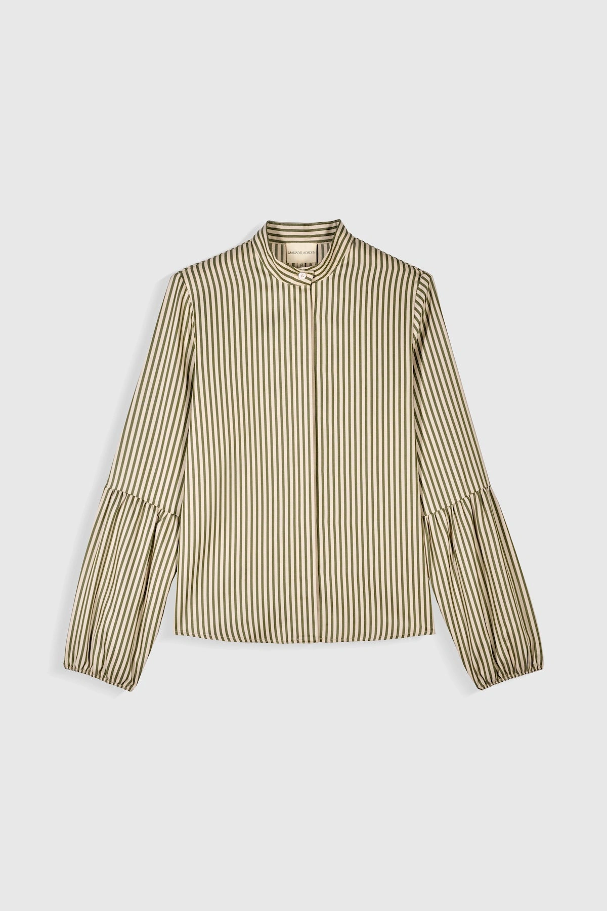 Bella Shirt: Traumhafter Sommerzauber im femininen Schnitt, perfekt für sonnige Tage und laue Nächte.